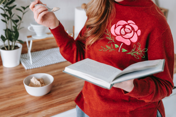 Winter Japanese Camellias: Craft Fair Embroidery Review